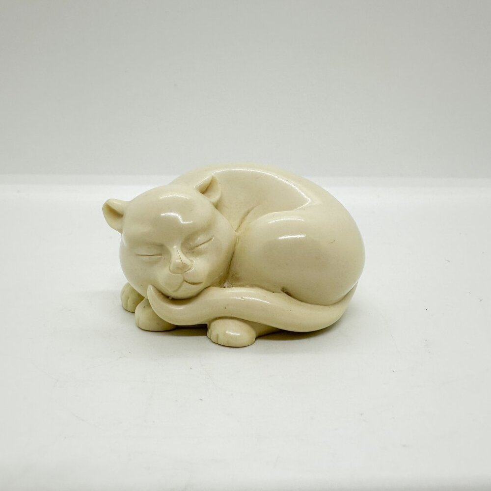 Franklin Mint Resin Ivory Sleeping Cat Kitten Familiar Witchy